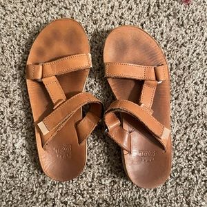 Women’s tan teva slides size 7